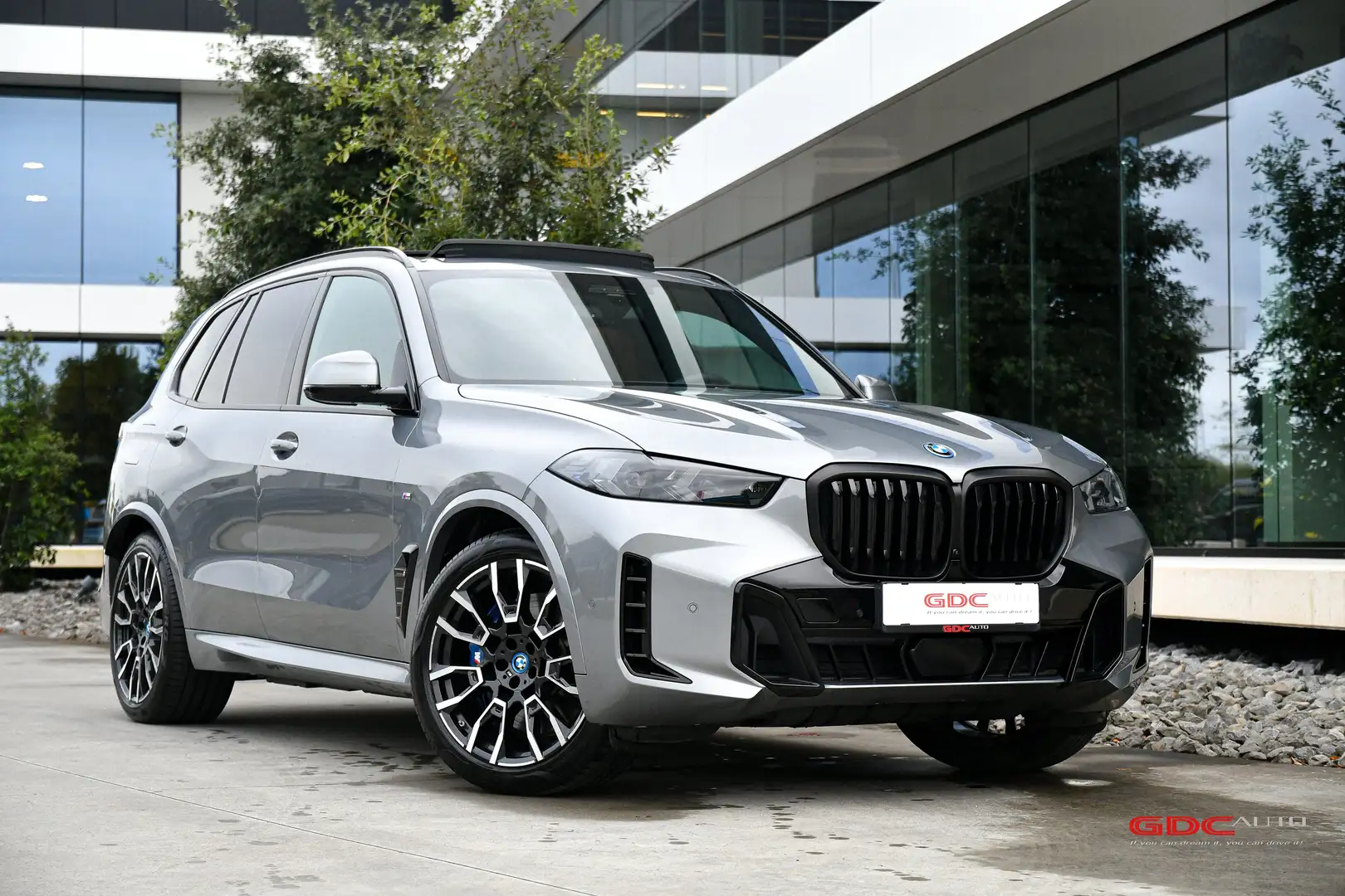 BMW X5 xDrive50e l M SPORTPAKKET PRO l PANO l HARMON Grijs - 1