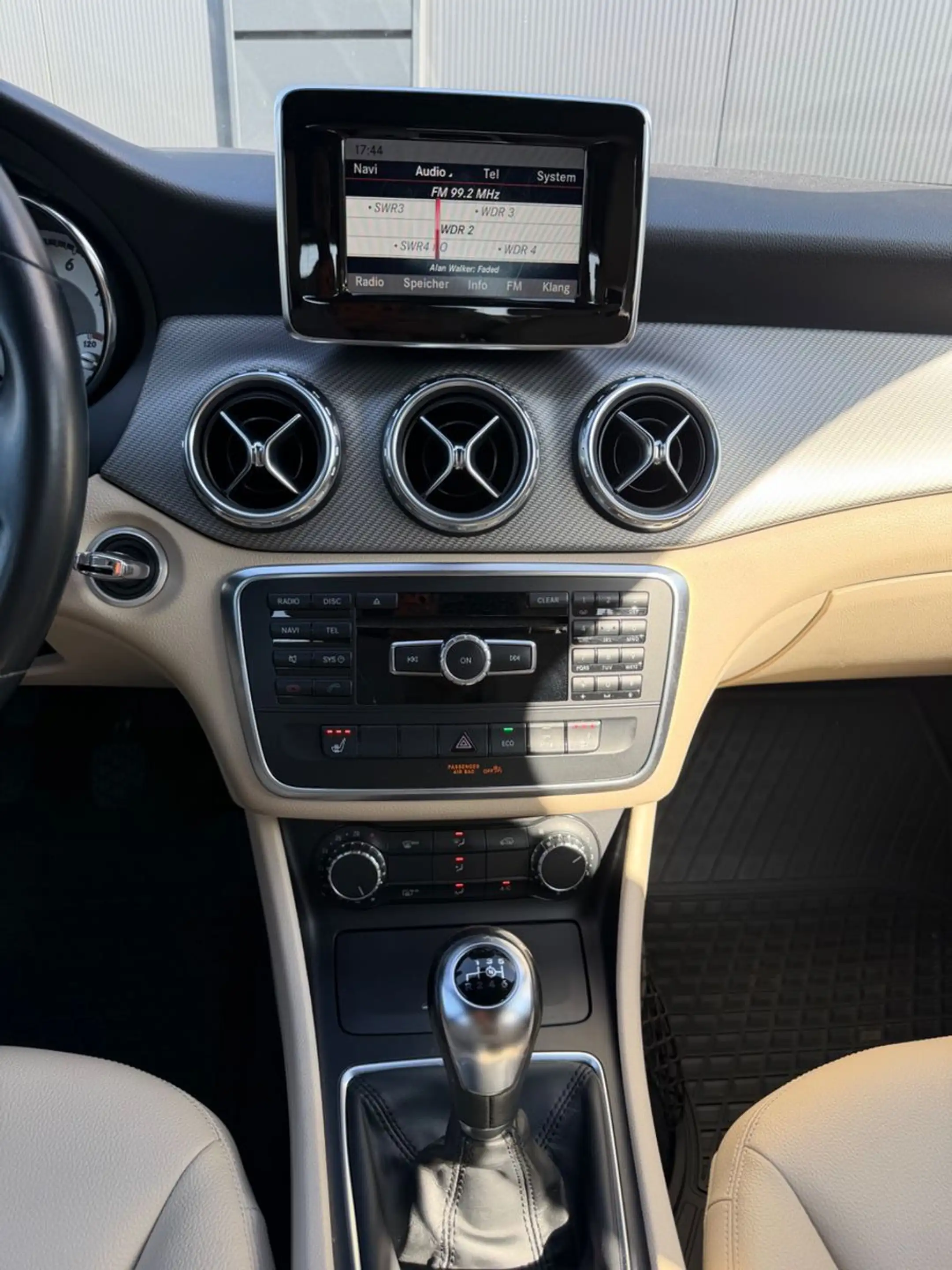 Mercedes-Benz GLA 200 *Navi — photo 13