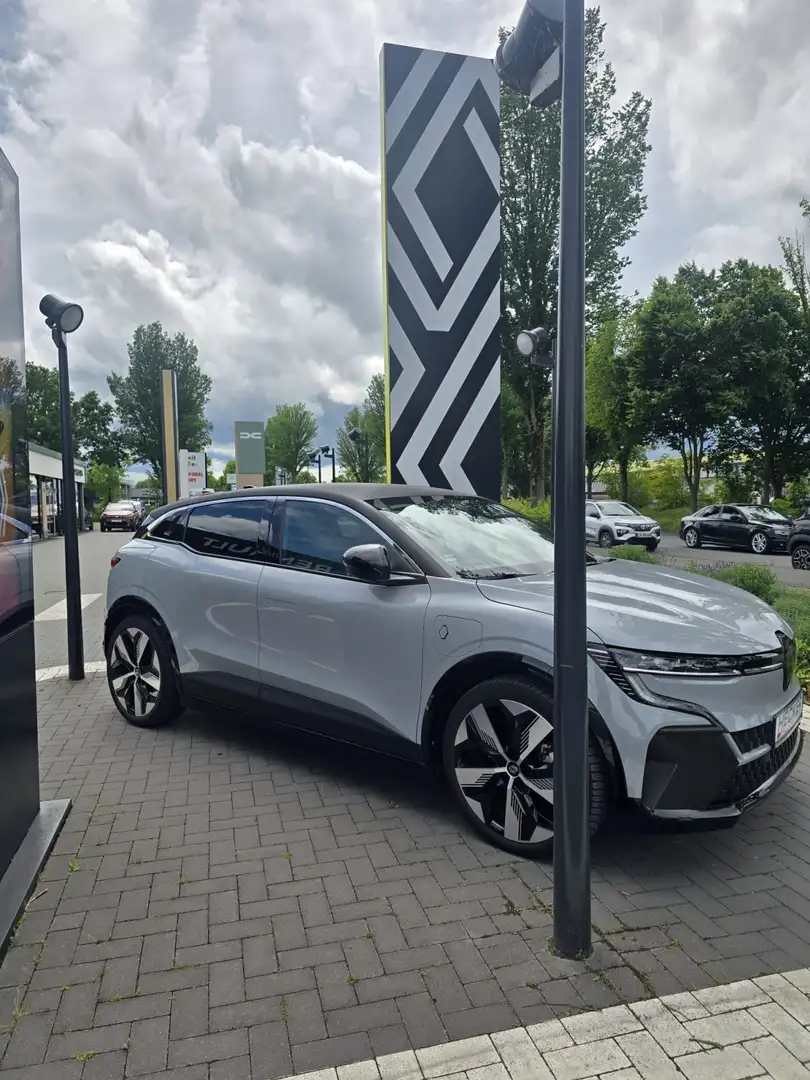 Renault Megane E-Tech EV60 220 Techno (60 kWh) EV60 220HP Garantie bis 2 Šedá - 2