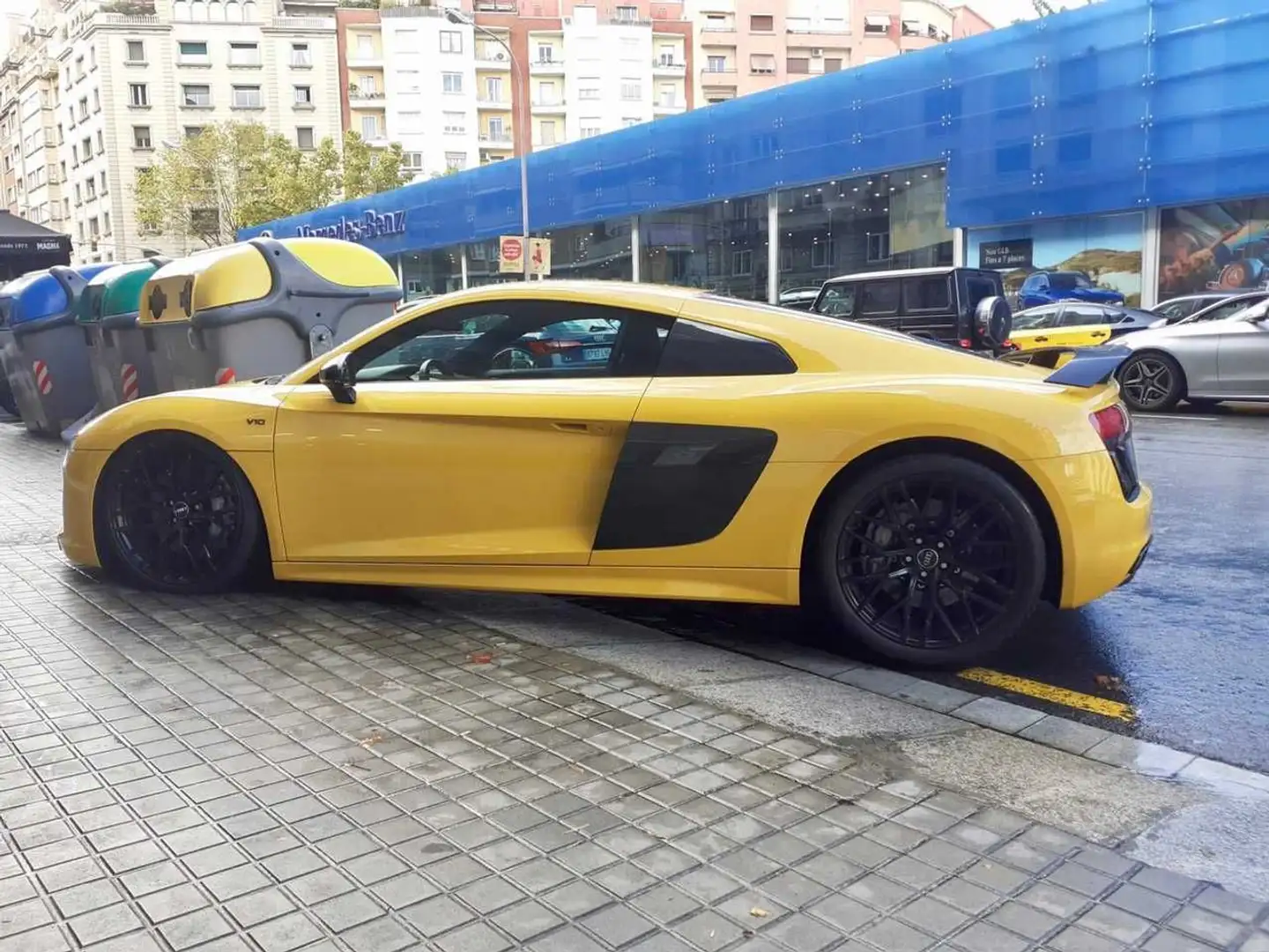 Audi R8 5.2 FSI V10 plus quattro S Tronic Yellow - 1