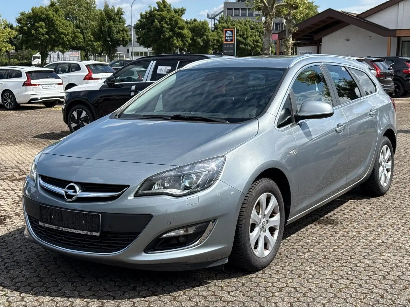 Opel Astra J Sports Tourer Exklusiv **XENON/CAM** Silber - 1