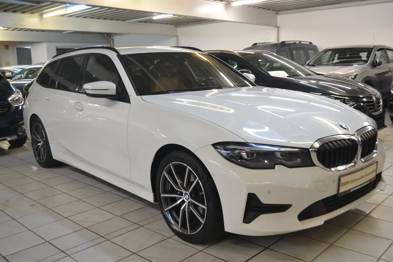 BMW 320 iA G21*SPORTAUTOM.*LEDER*LIVE*LED*SPORTSITZE*M-SPO Weiß - 2