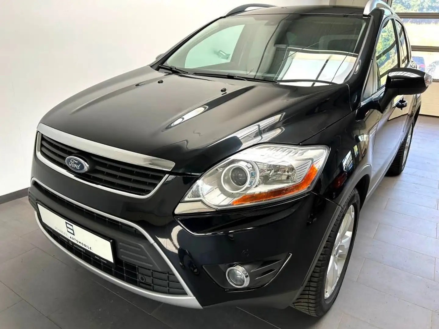 Ford Kuga Titanium Automatik TÜV neu Sitzheizung Tit. Schwarz - 1