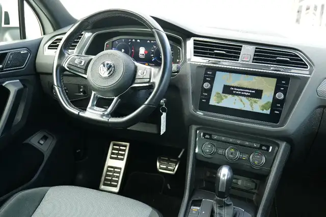 Volkswagen Tiguan view 4