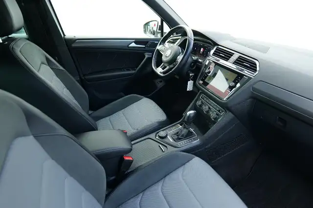 Volkswagen Tiguan view 3