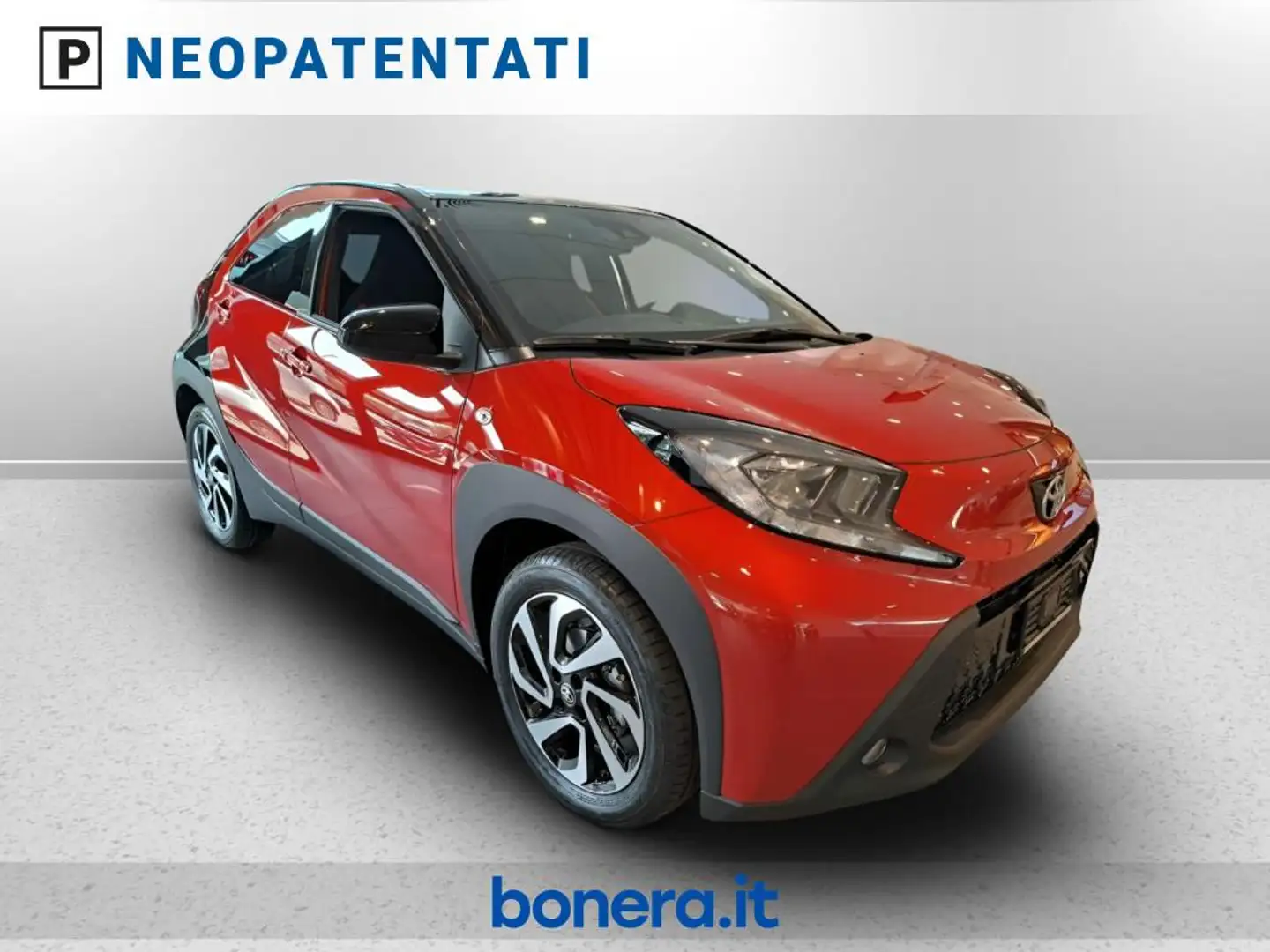 Toyota Aygo X 1.0 Trend 72cv Rosso - 1