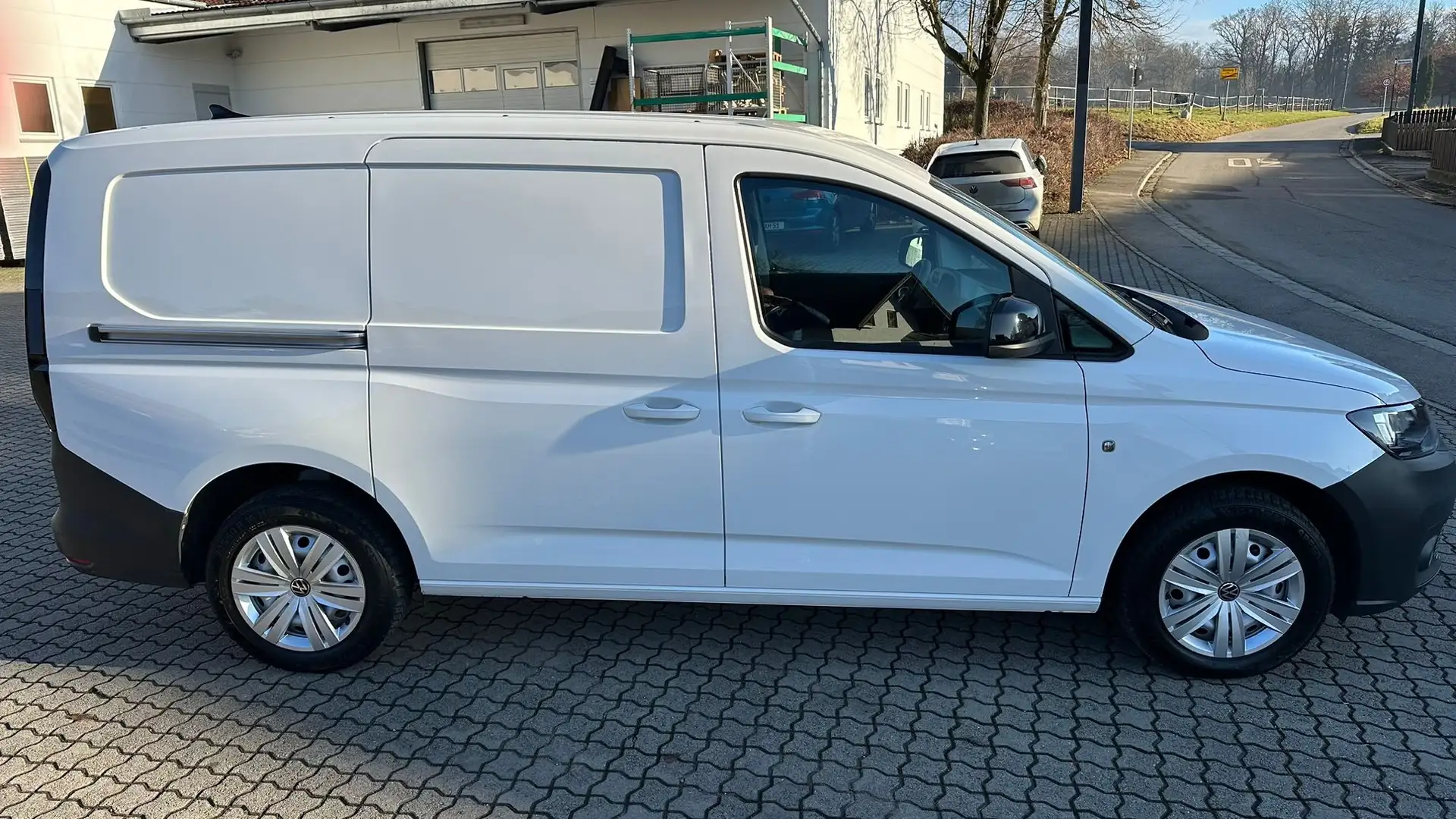 Volkswagen Caddy Basis Maxi*Kamera*AHK*Navi*2xPDC*1 Hand* Weiß - 2