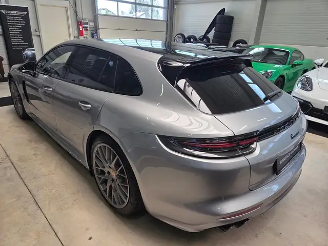 Porsche Panamera view 14