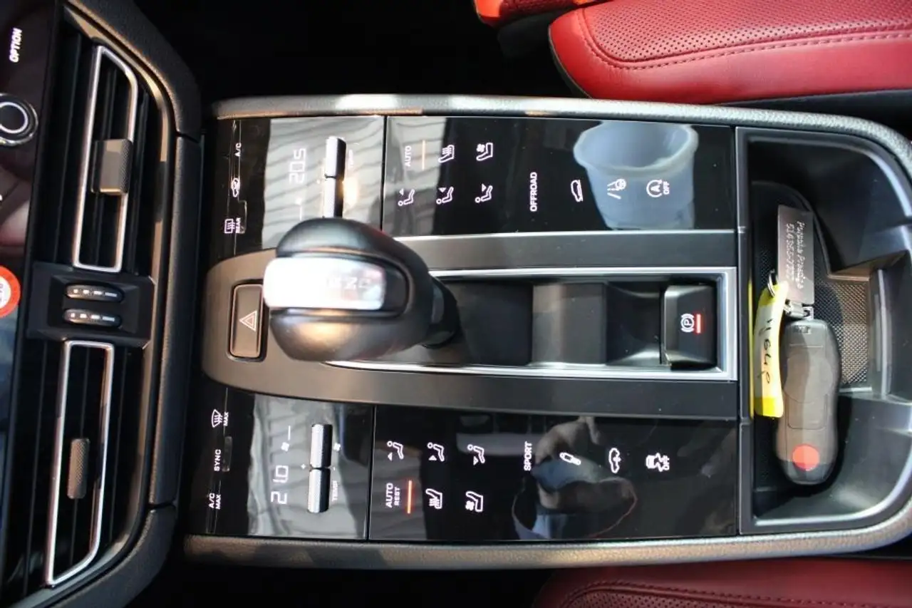 Porsche Macan снимка Porsche Macan