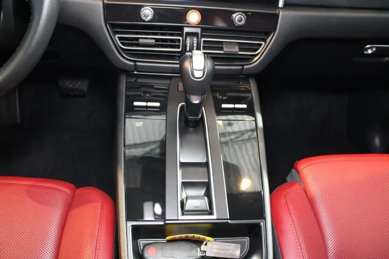 Porsche Macan снимка Porsche Macan