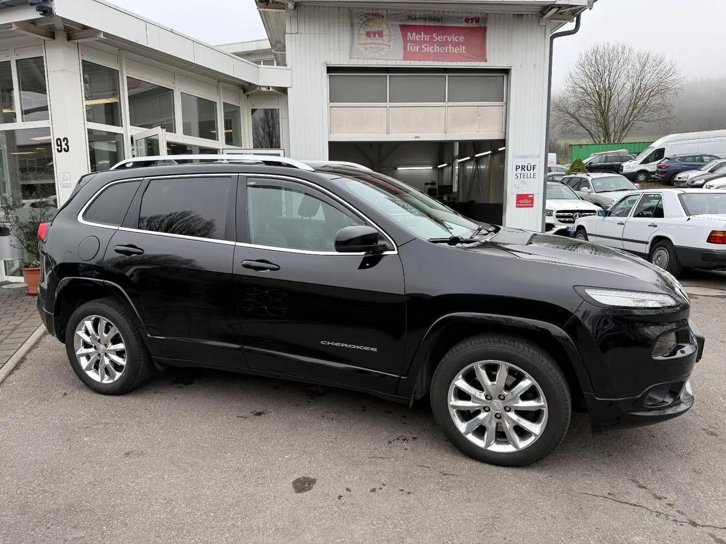 Jeep Cherokee 2.2 MultiJet 147 kW 4x4 Overland Autom. Schwarz - 2