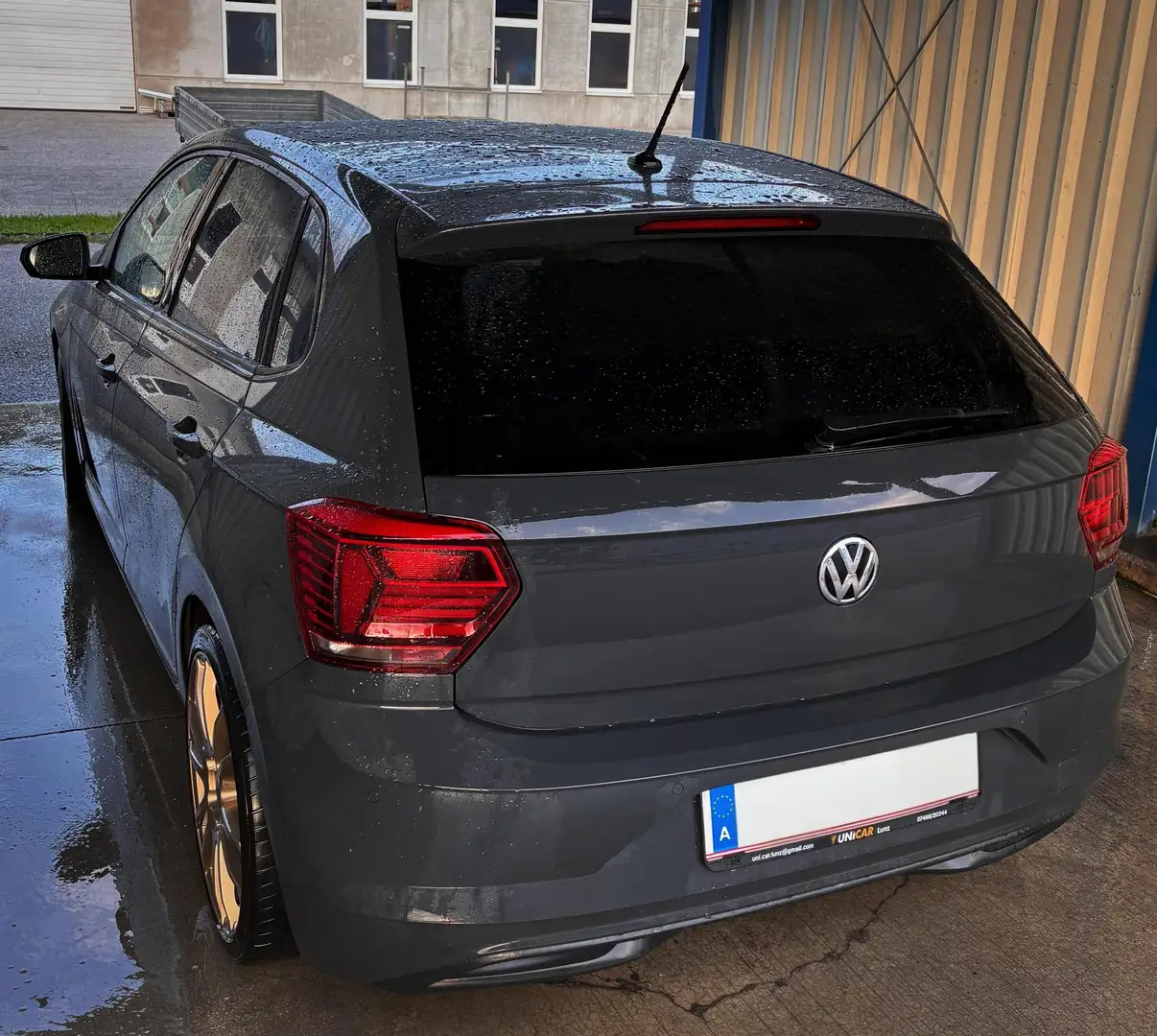 Volkswagen Polo 1,6 TDI SCR Highline Grau - 2
