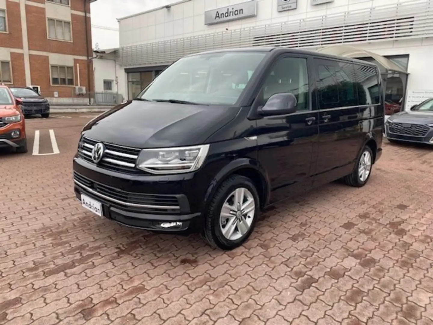 Volkswagen T6 Caravelle 2.0 TDI 150CV DSG 4 Motion PC Comfortline Nero - 1