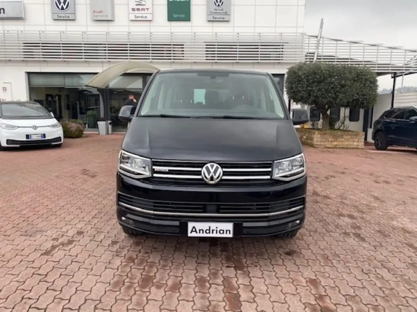 Volkswagen T6 Caravelle 2.0 TDI 150CV DSG 4 Motion PC Comfortline Nero - 2