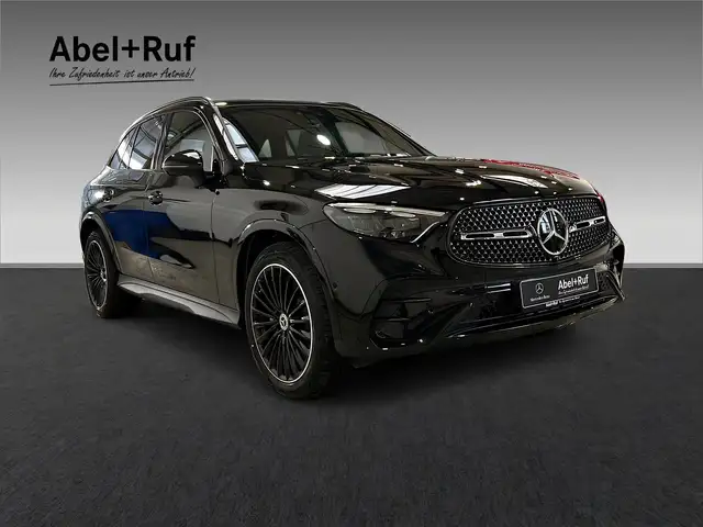 Mercedes-Benz GLC view 3