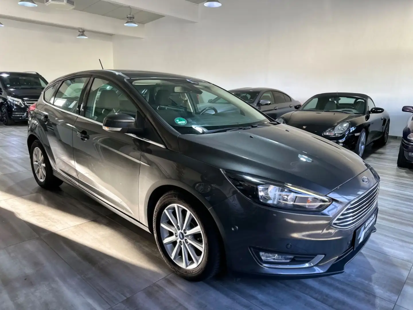 Ford Focus Lim. Titanium *Automatik*Tempomat*Kamera* Grau - 2