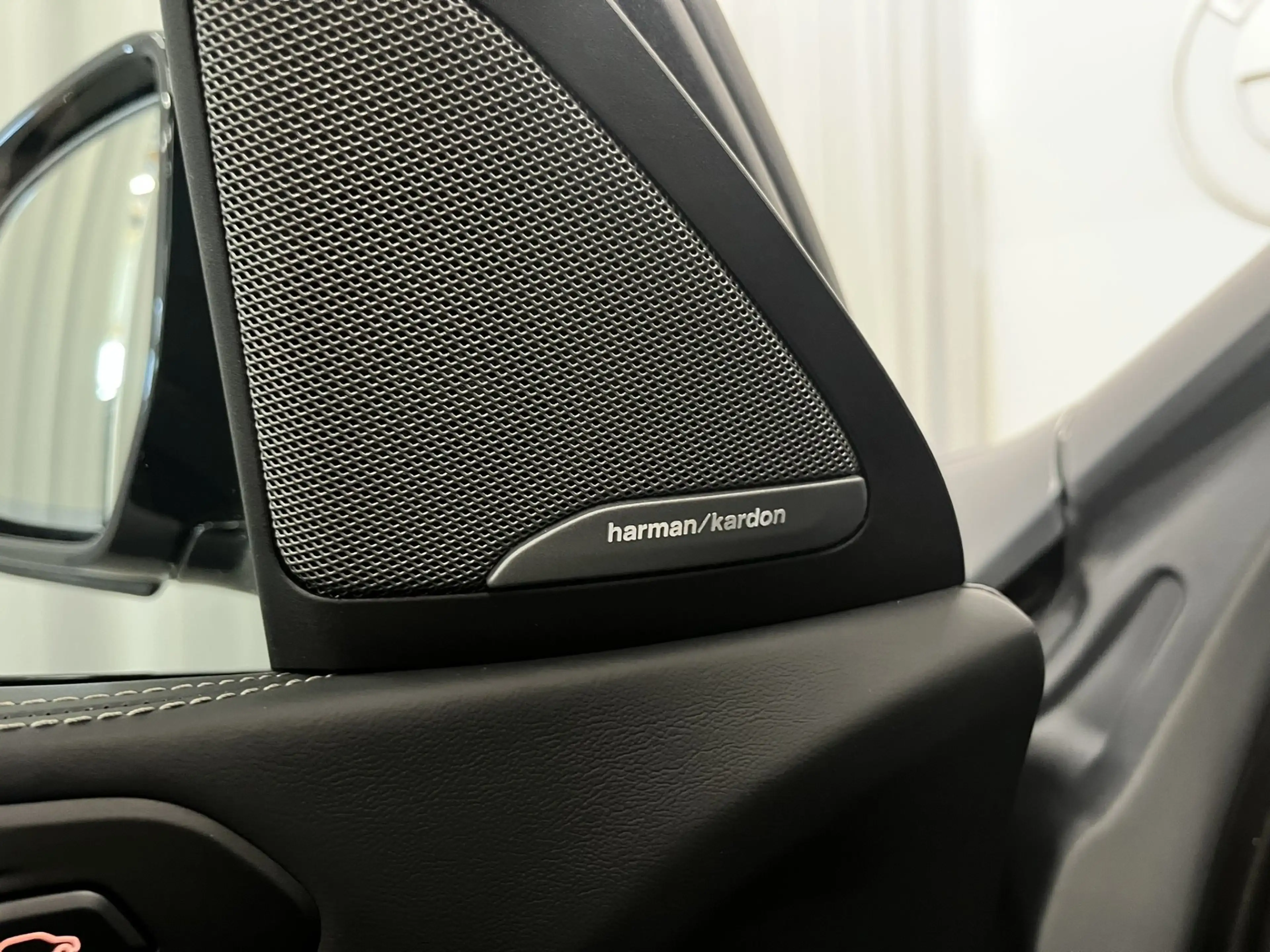 BMW X6 xDrive40i *M-Sport PRO / Innovationspaket / Panorama* — photo 18