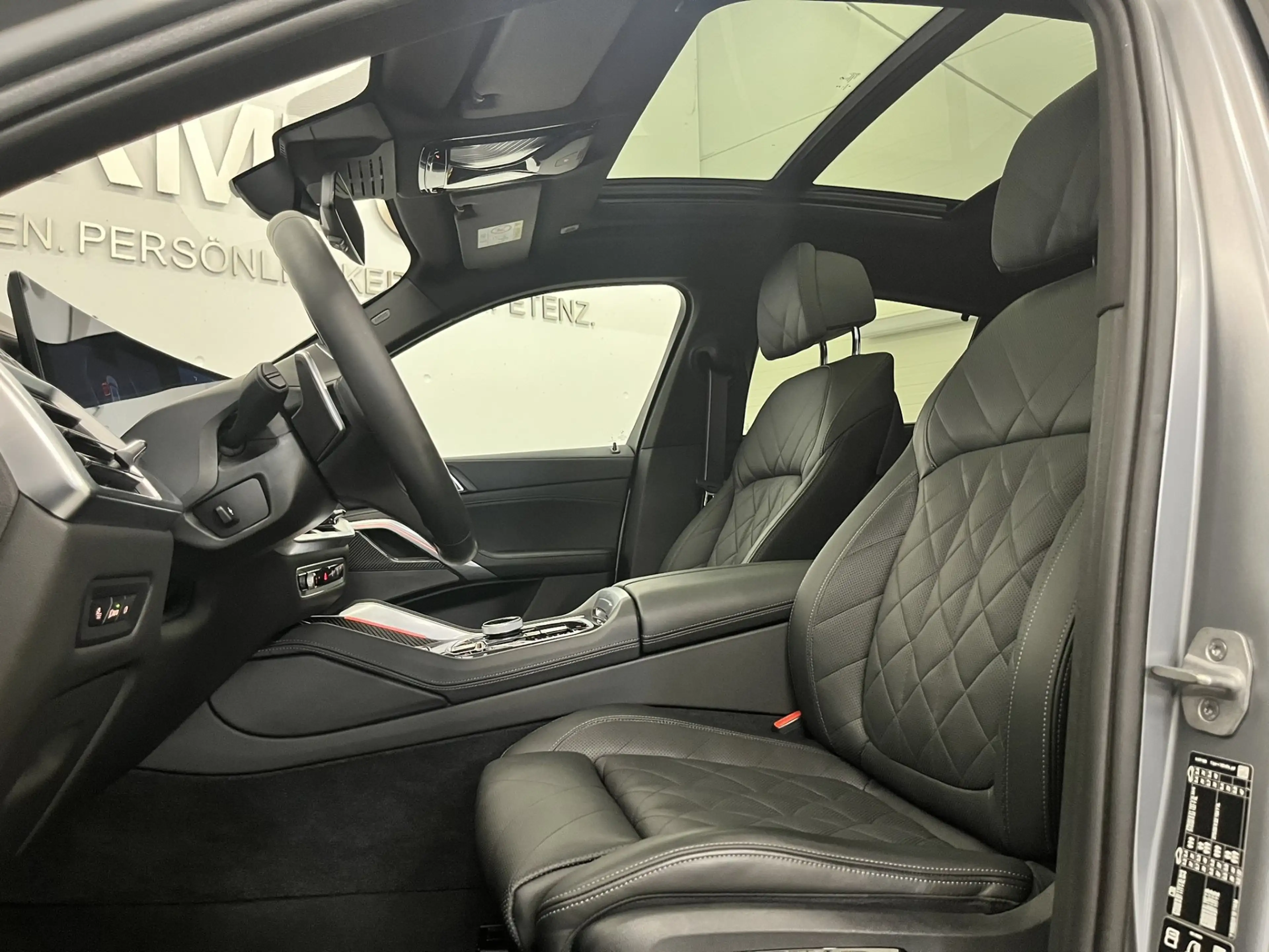 BMW X6 xDrive40i *M-Sport PRO / Innovationspaket / Panorama* — photo 13