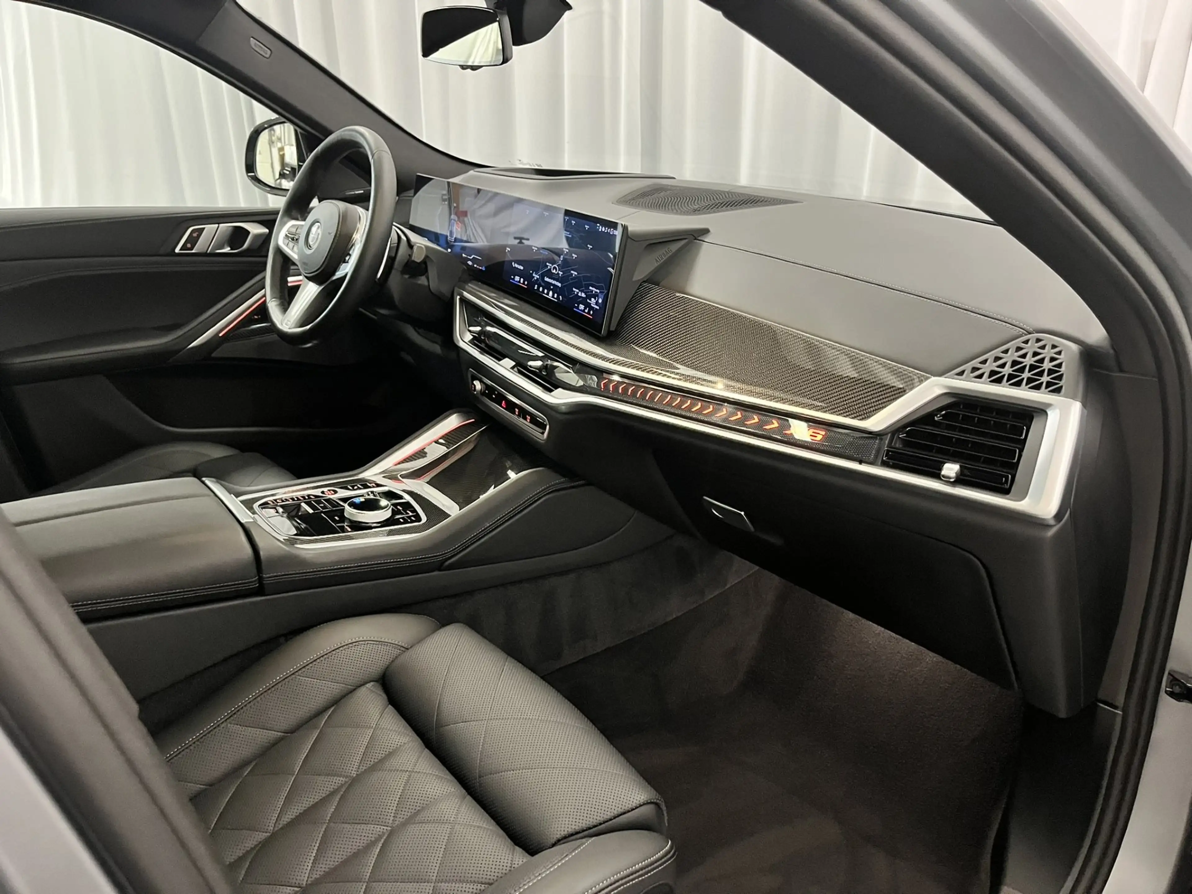 BMW X6 xDrive40i *M-Sport PRO / Innovationspaket / Panorama* — photo 8