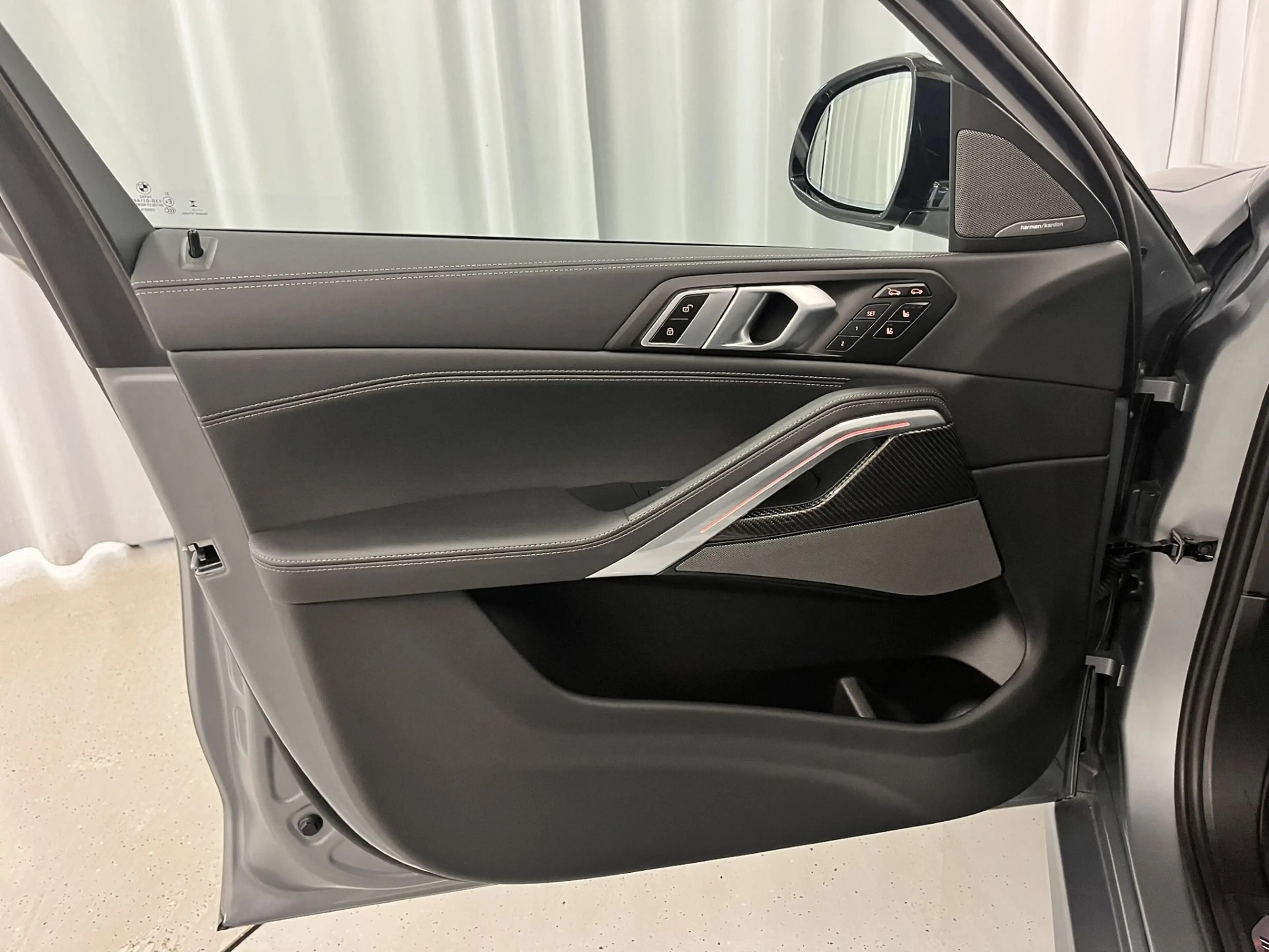 BMW X6 xDrive40i *M-Sport PRO / Innovationspaket / Panorama* — photo 17