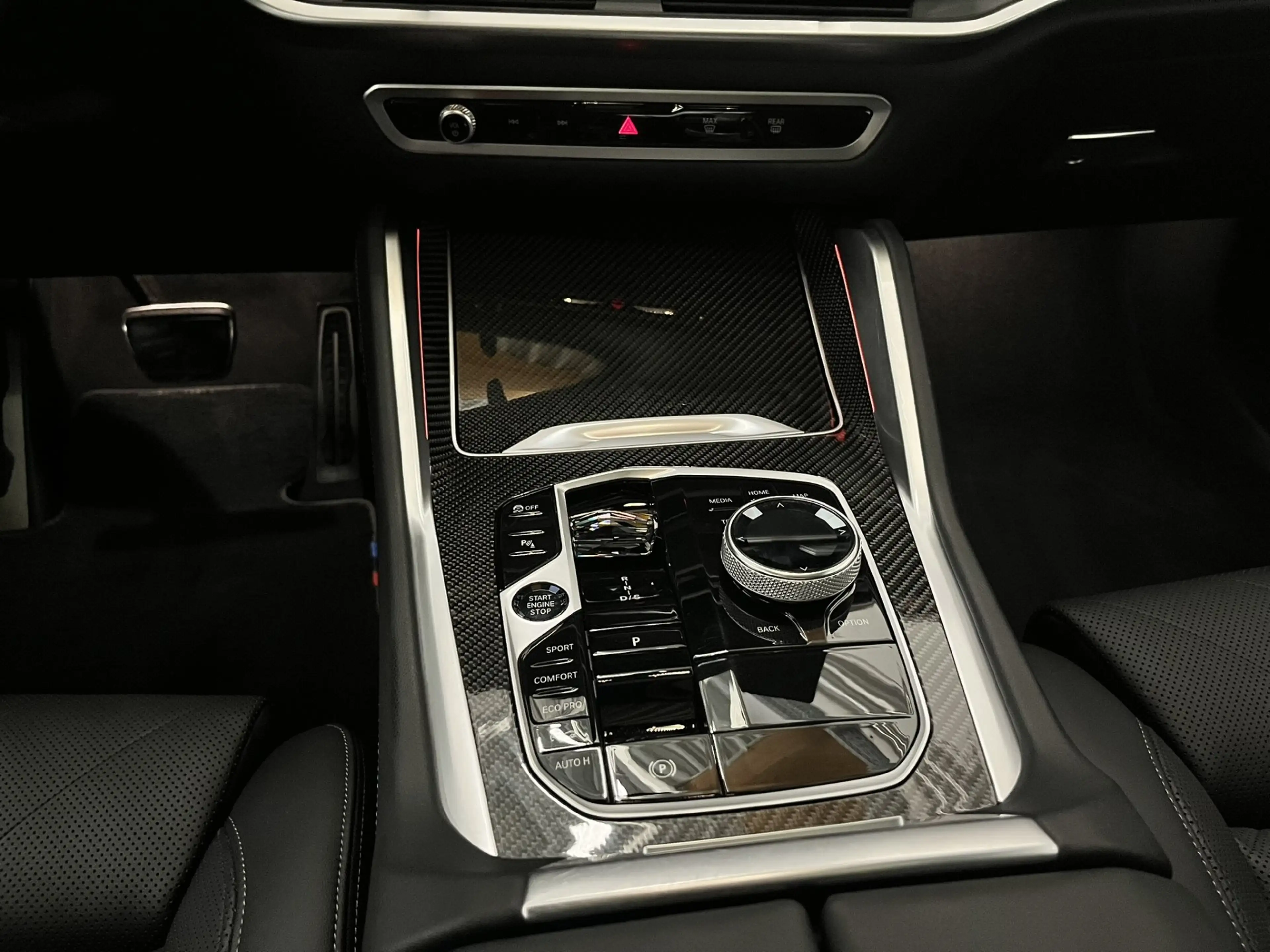 BMW X6 xDrive40i *M-Sport PRO / Innovationspaket / Panorama* — photo 12