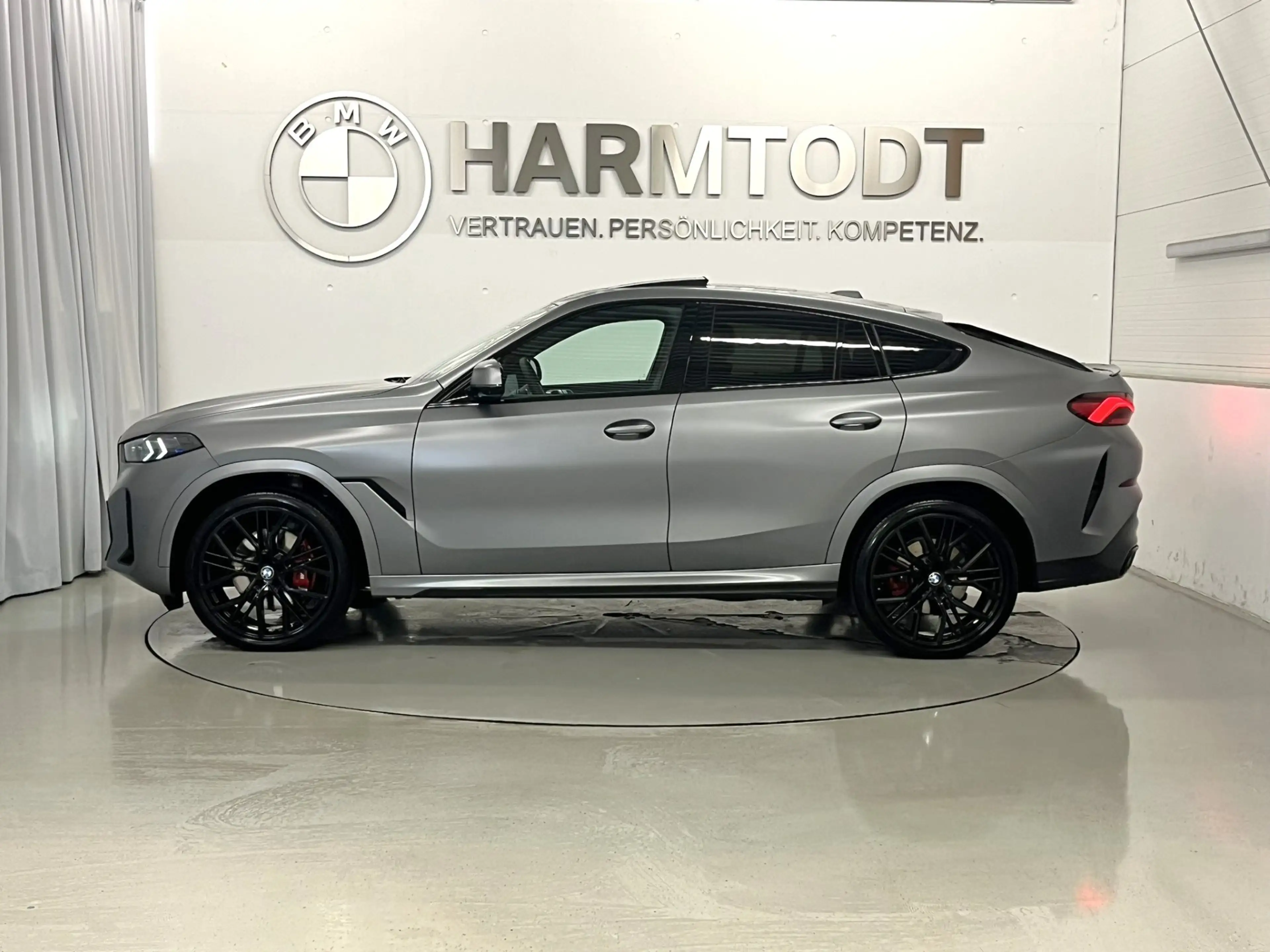 BMW X6 xDrive40i *M-Sport PRO / Innovationspaket / Panorama* — photo 3