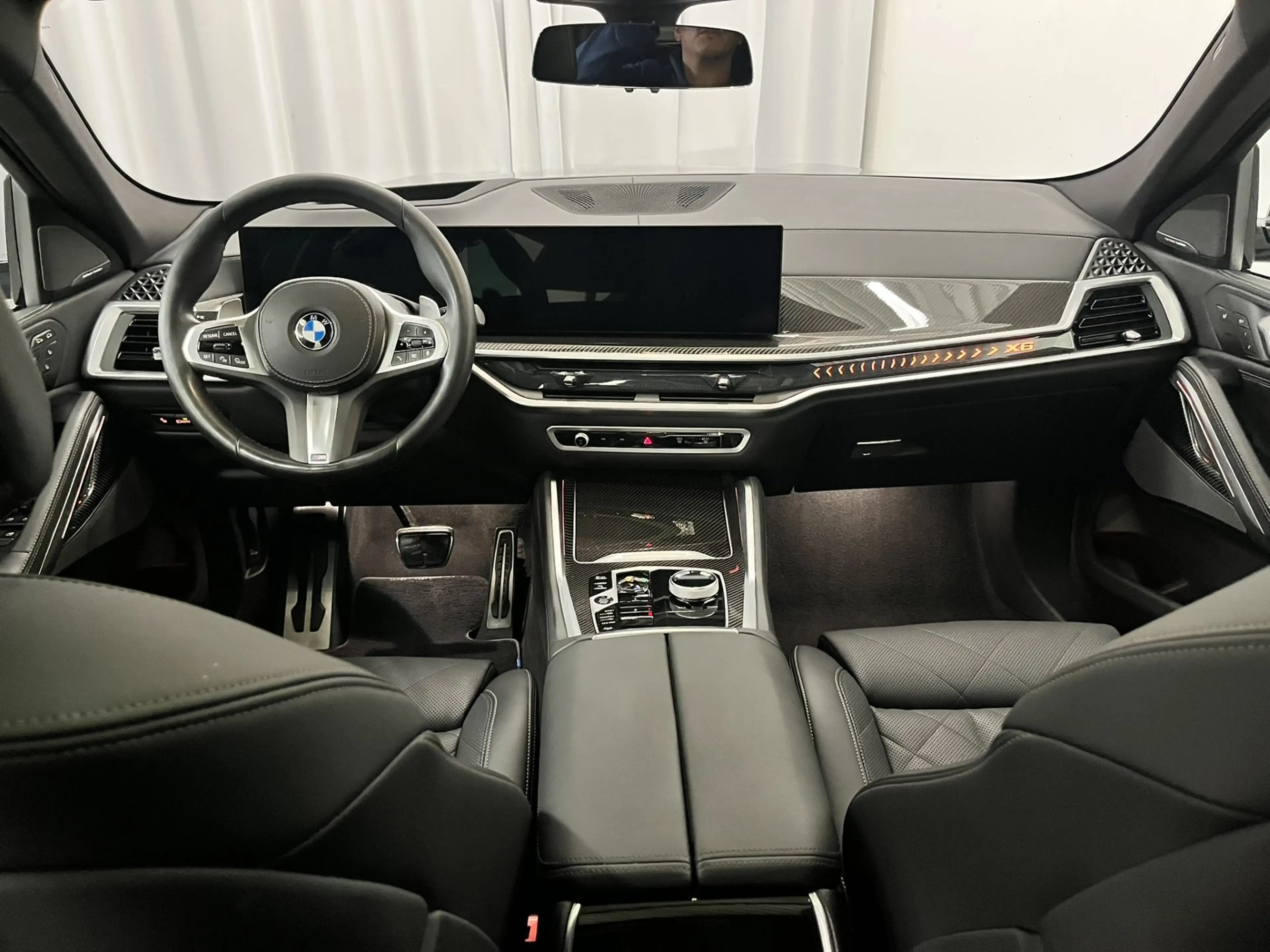 BMW X6 xDrive40i *M-Sport PRO / Innovationspaket / Panorama* — photo 9