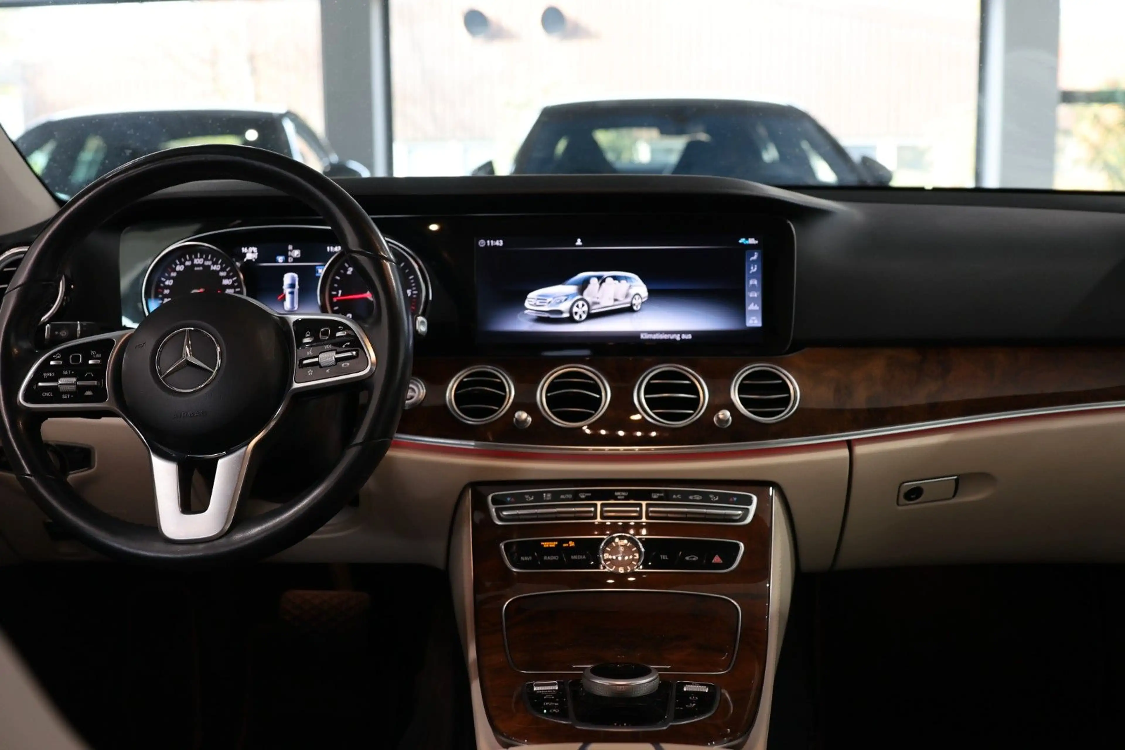 Mercedes-Benz E 220 d T-Modell Avantgarde* MultiBeam*KAM*Navi — photo 19