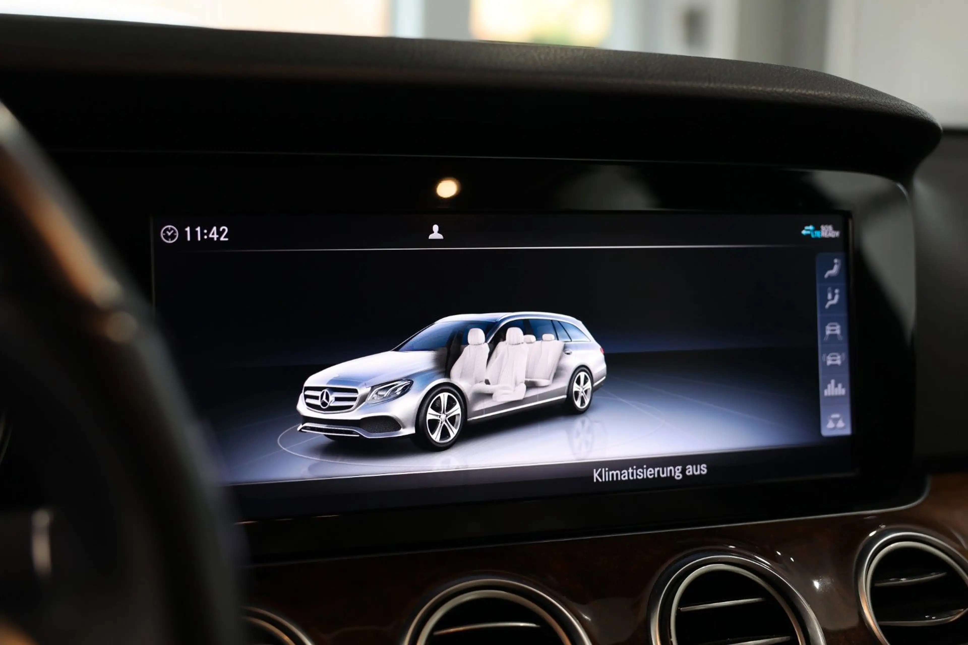 Mercedes-Benz E 220 d T-Modell Avantgarde* MultiBeam*KAM*Navi — photo 17
