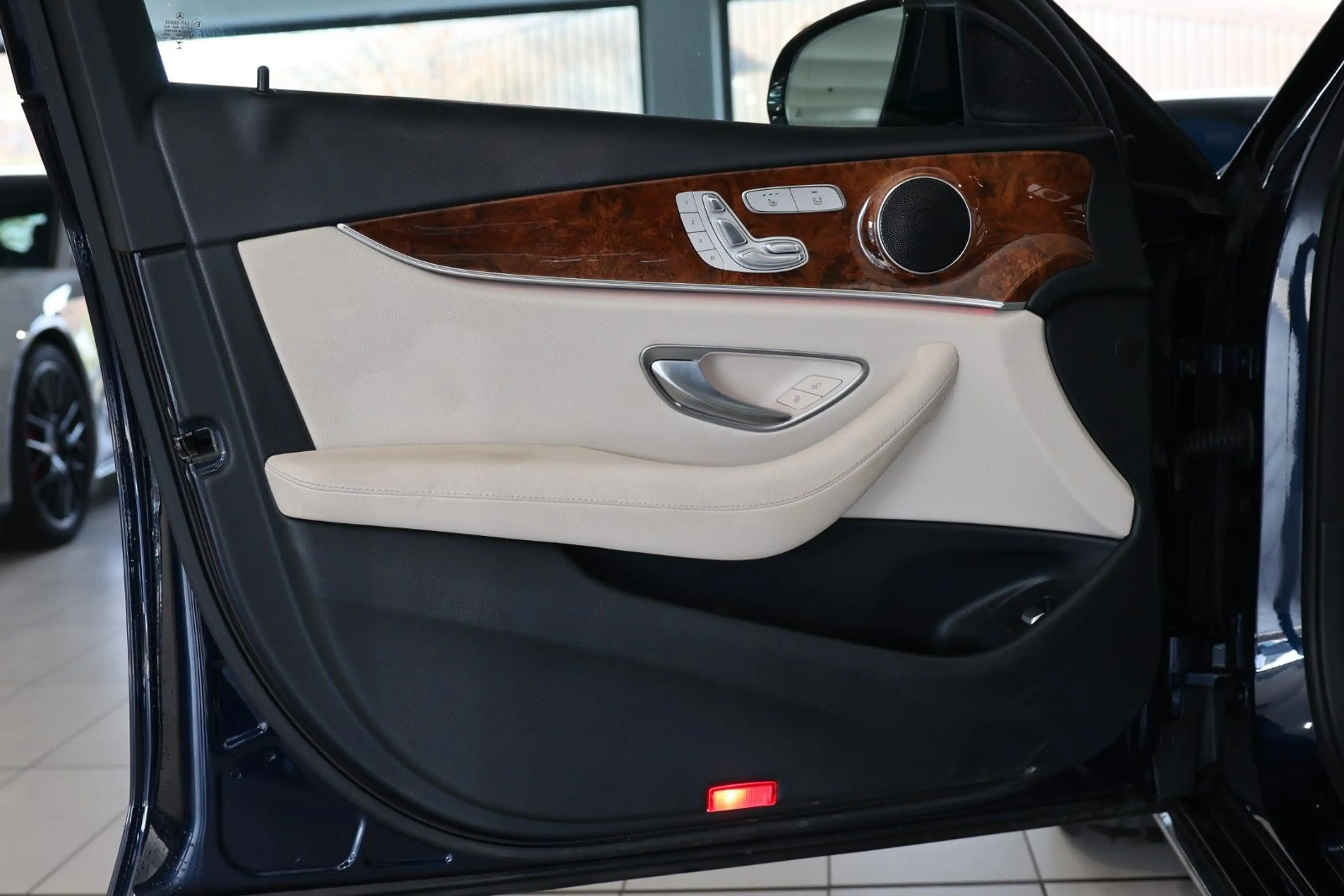 Mercedes-Benz E 220 d T-Modell Avantgarde* MultiBeam*KAM*Navi — photo 8