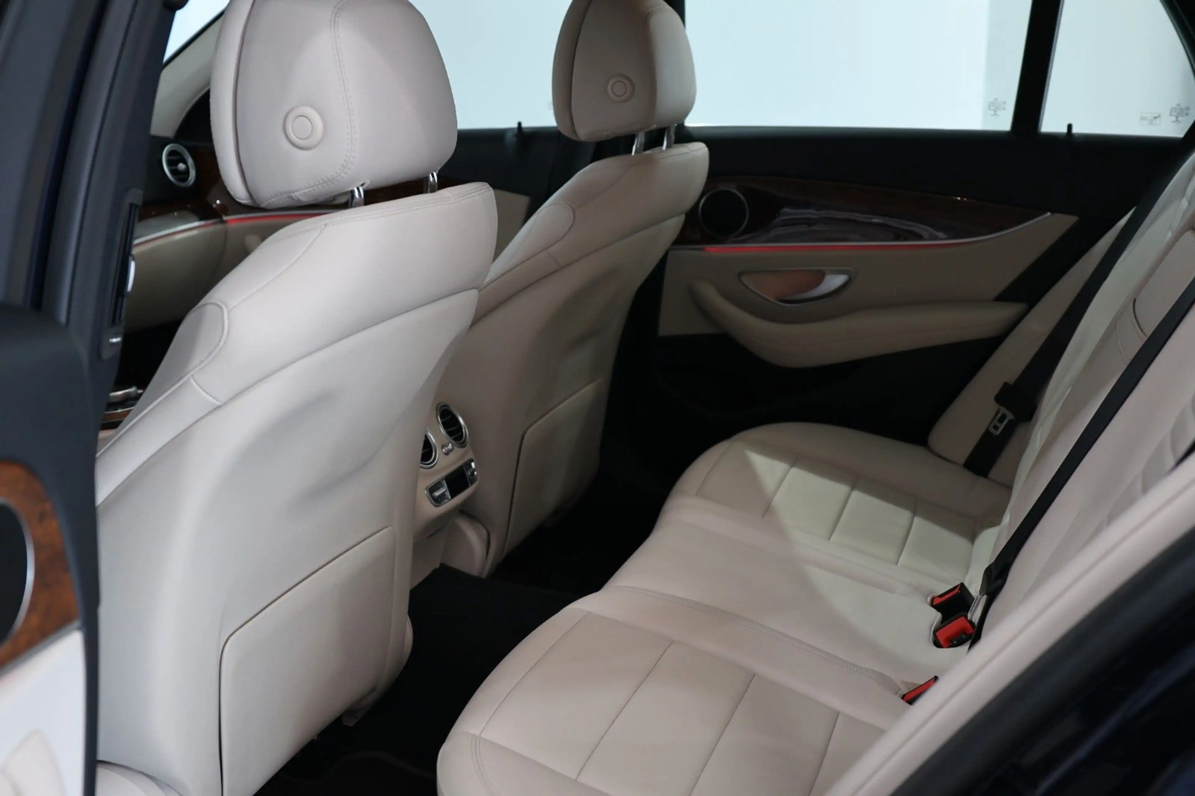 Mercedes-Benz E 220 d T-Modell Avantgarde* MultiBeam*KAM*Navi — photo 24