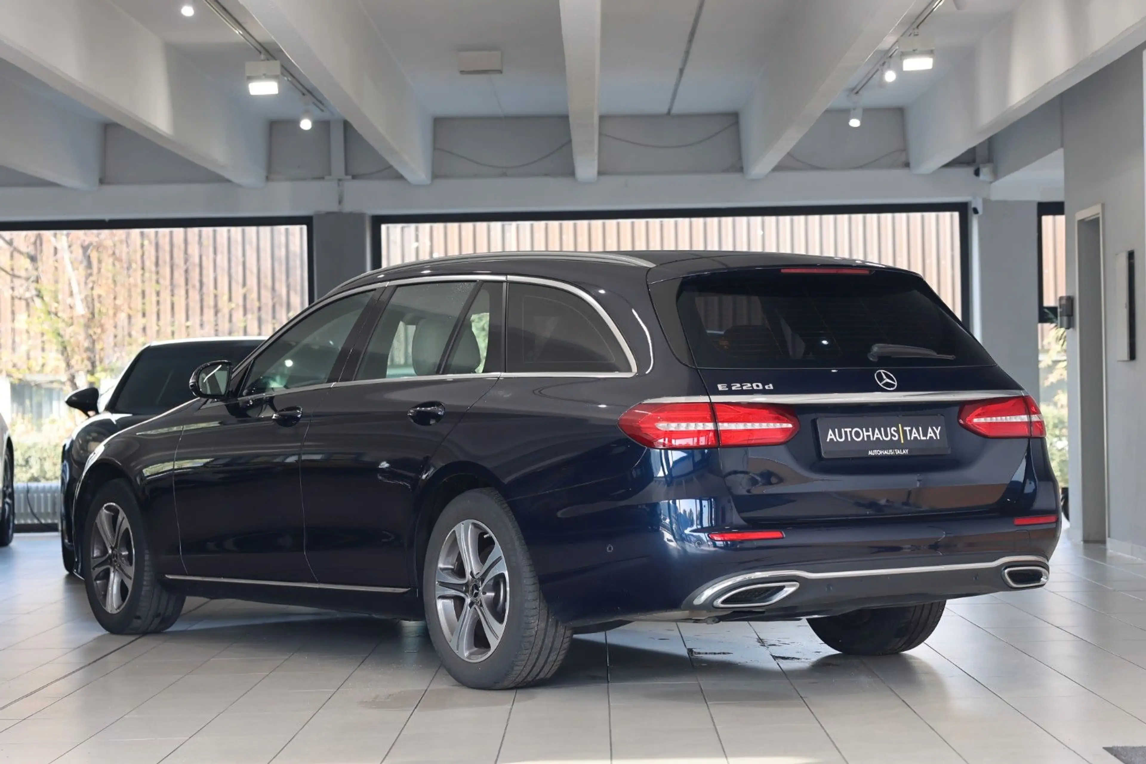 Mercedes-Benz E 220 d T-Modell Avantgarde* MultiBeam*KAM*Navi — photo 3