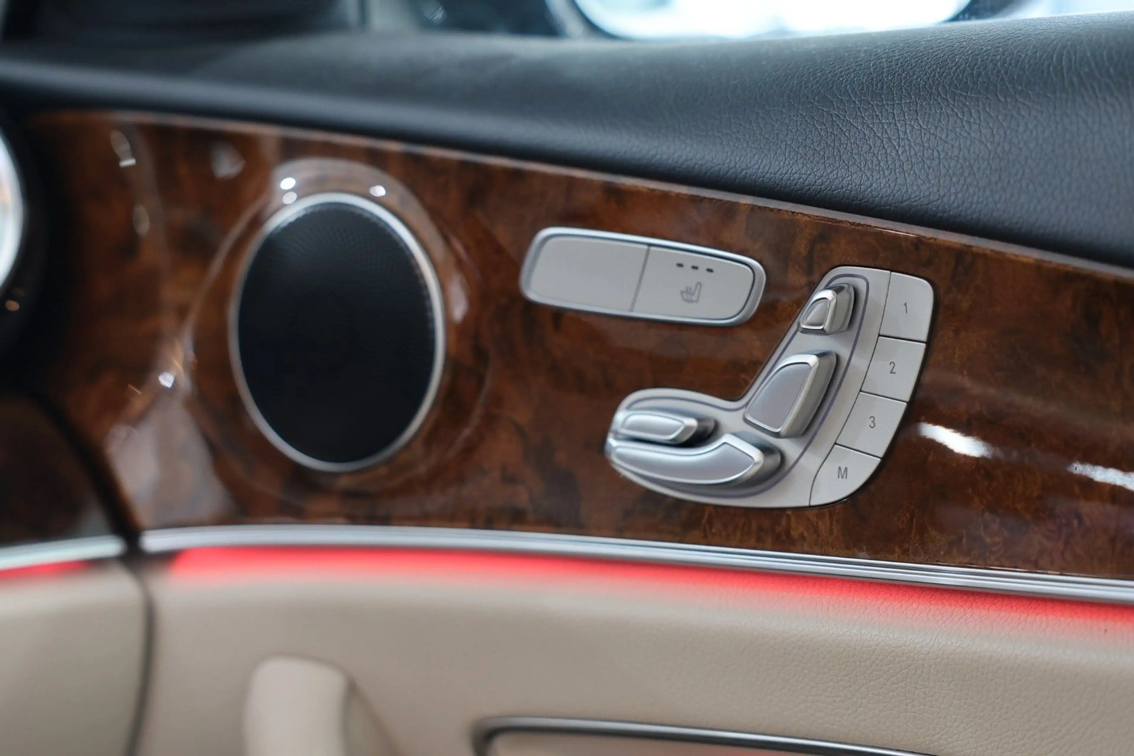 Mercedes-Benz E 220 d T-Modell Avantgarde* MultiBeam*KAM*Navi — photo 22