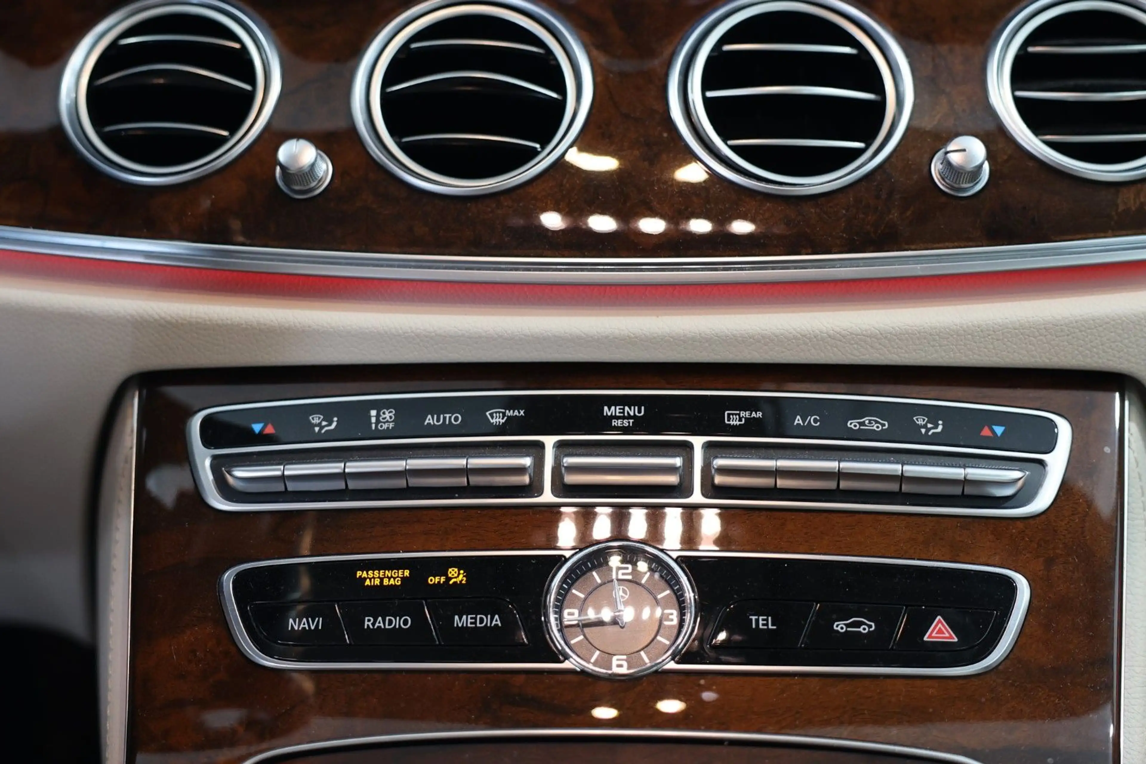 Mercedes-Benz E 220 d T-Modell Avantgarde* MultiBeam*KAM*Navi — photo 21