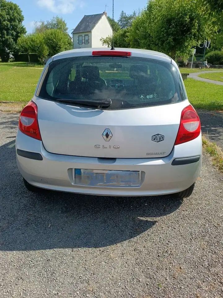 Renault Clio Citadine 3 portes — photo 5