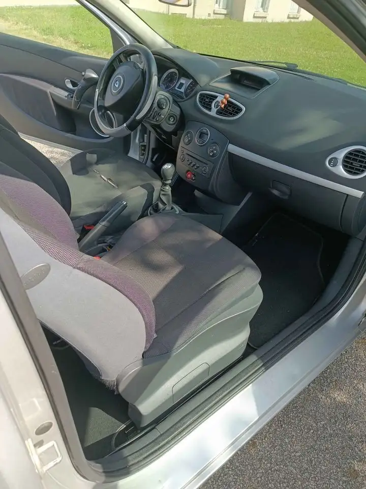 Renault Clio Citadine 3 portes — photo 4
