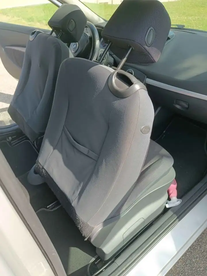 Renault Clio Citadine 3 portes — photo 2