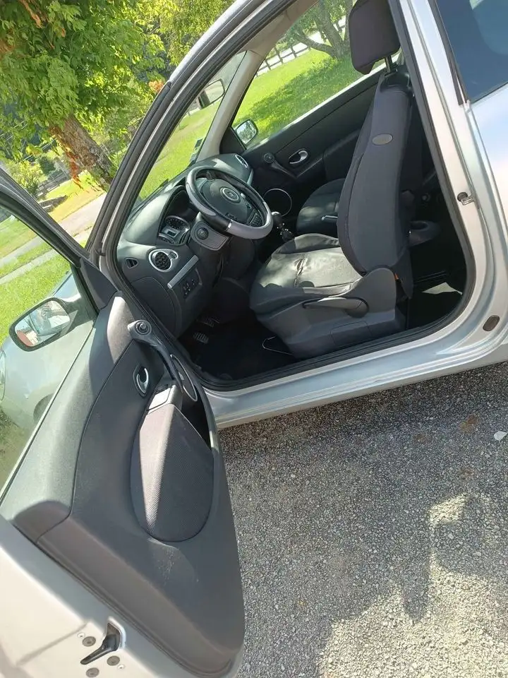 Renault Clio Citadine 3 portes — photo 3