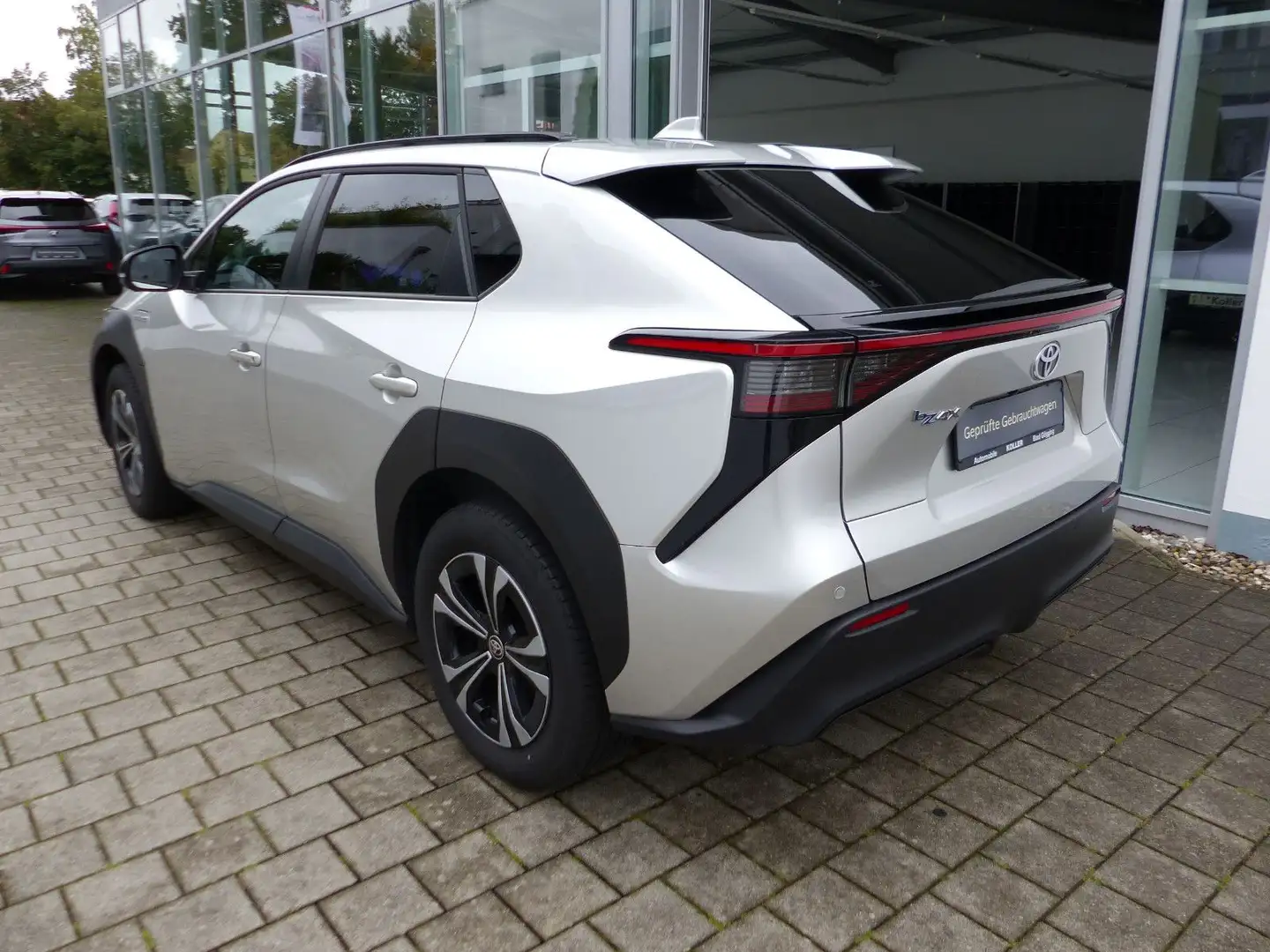 Toyota bZ4X Comfortpaket FWD Navi Kamera SHZ el.Heckkl. Silber - 2