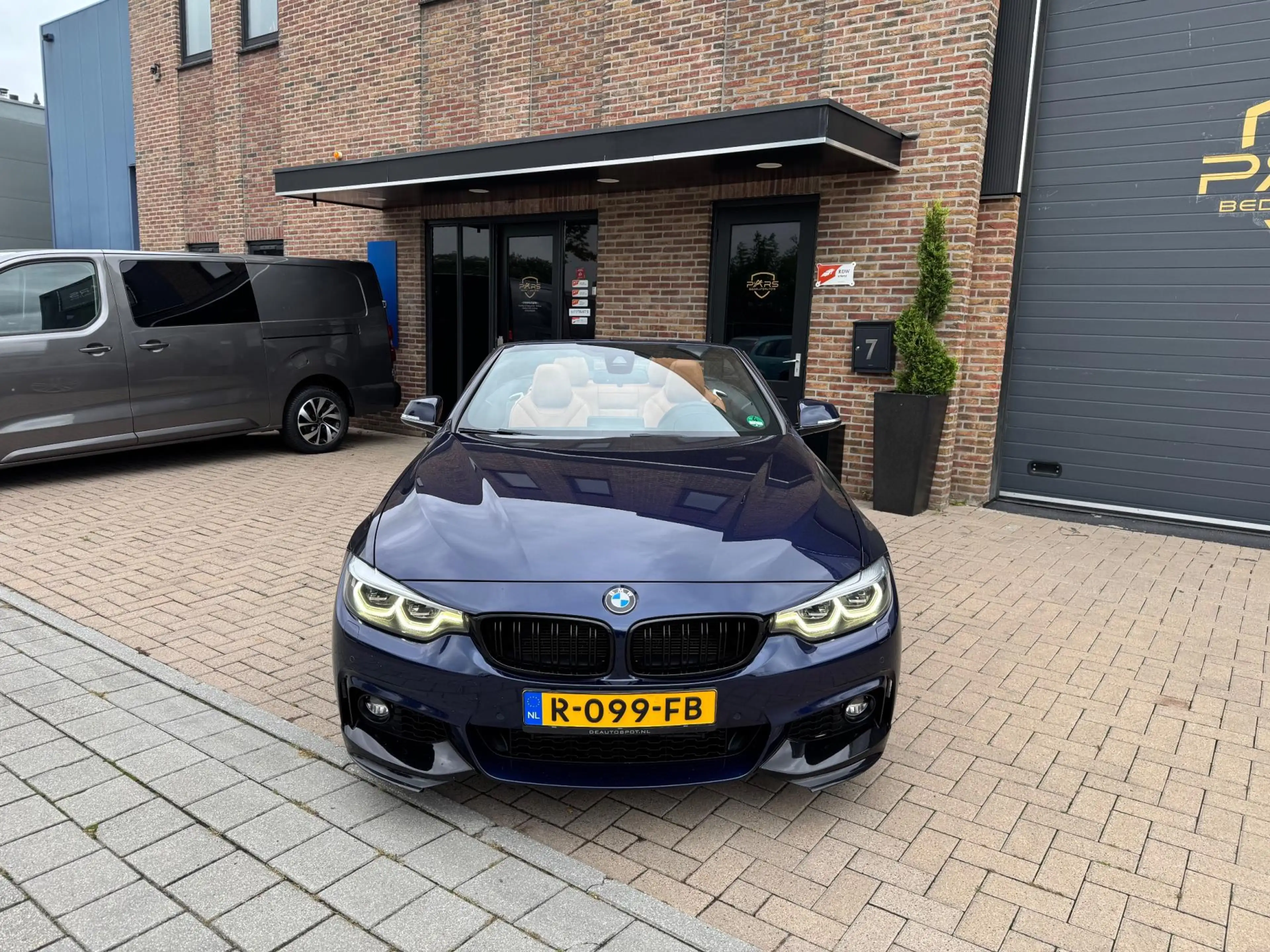 BMW 435 4-serie Cabrio 435d xDrive High Executive — photo 11