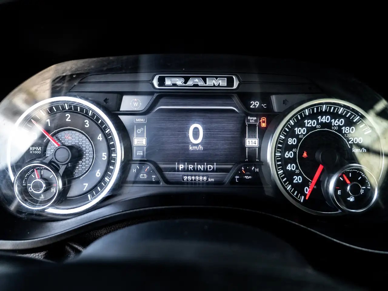 RAM 1500 снимка RAM 1500