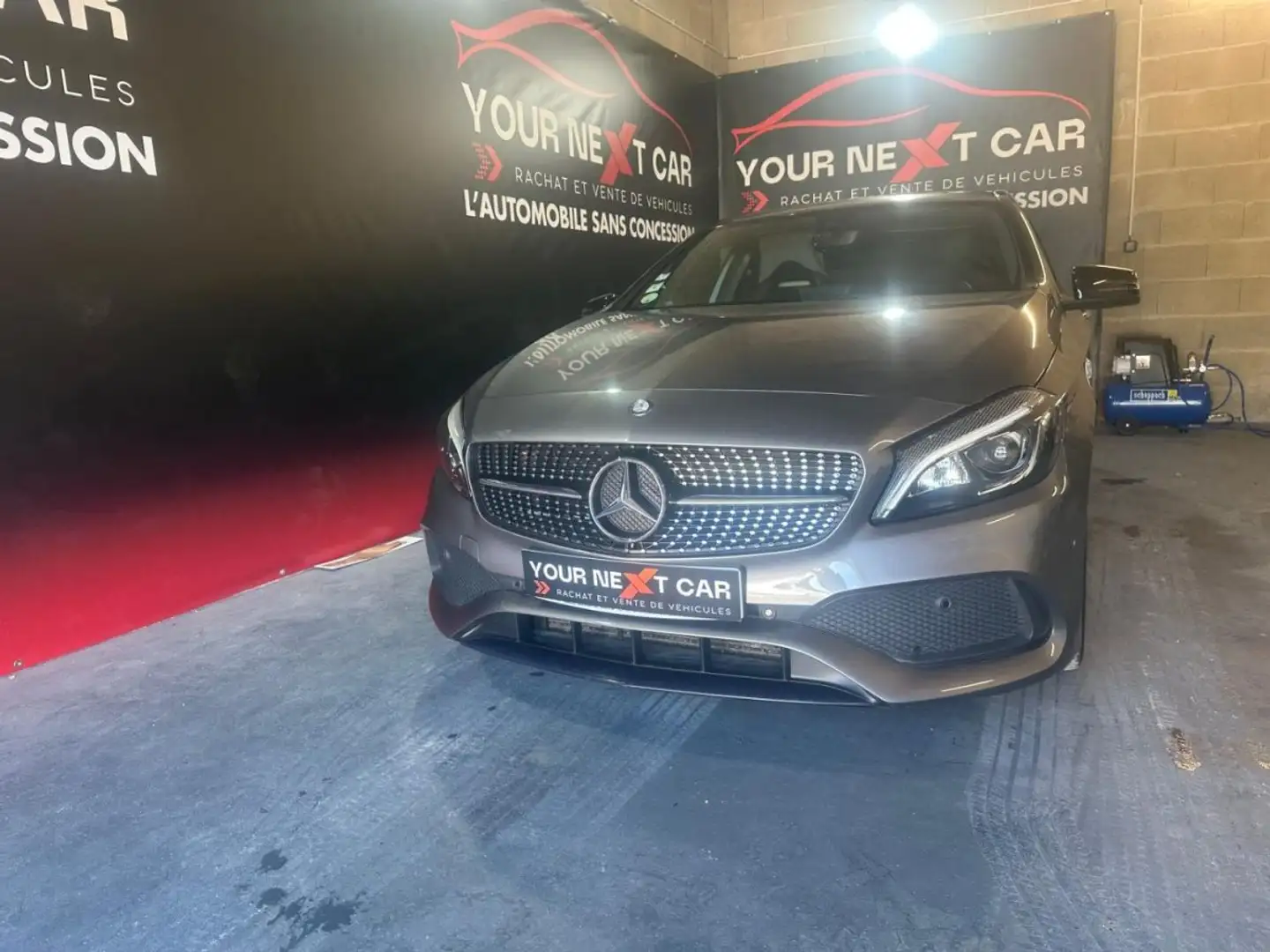 Mercedes-Benz A200d MATIC Gris - 2