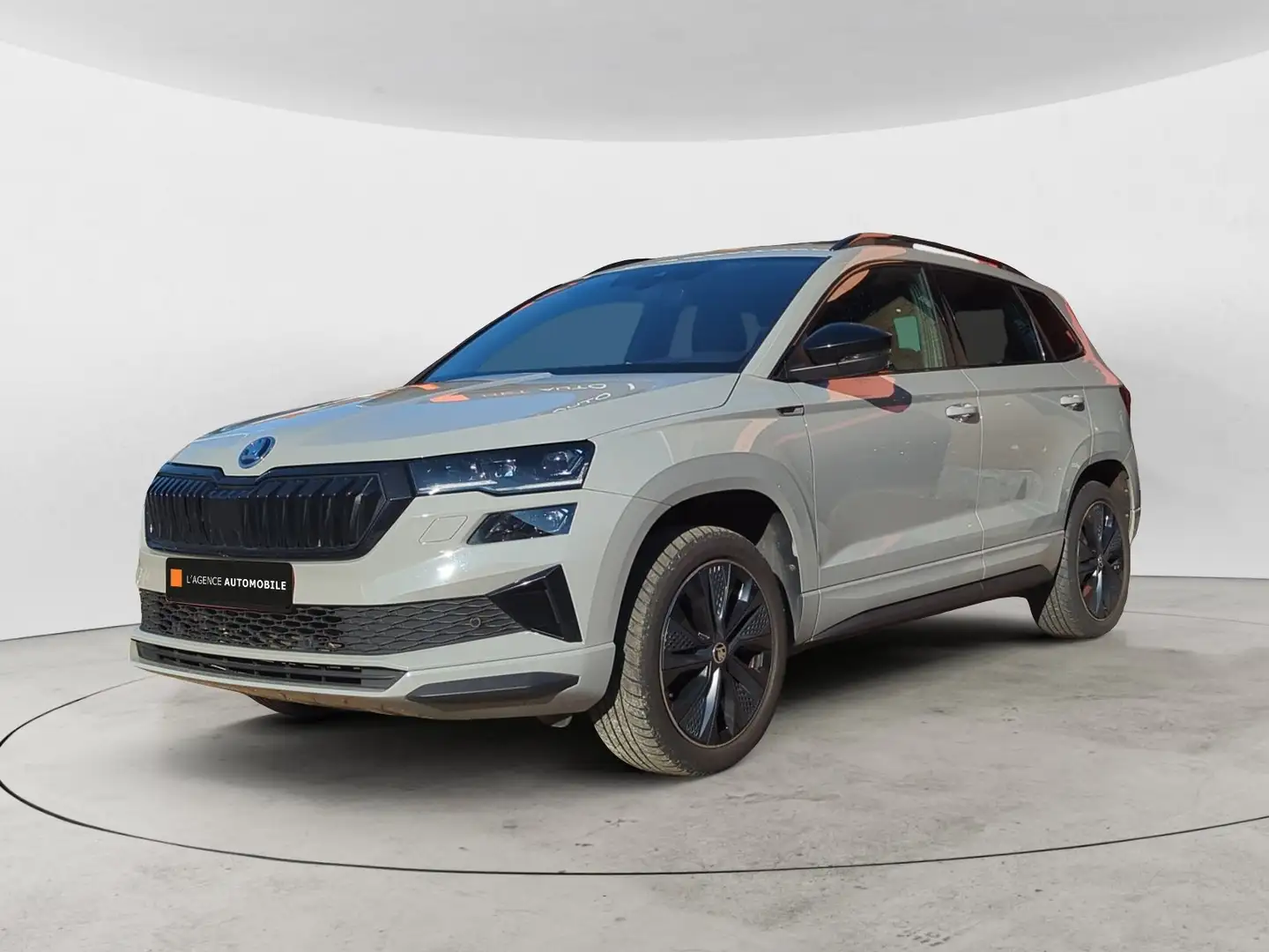 Skoda Karoq 1.5 TSI Sportline DSG Garantie jusqu'à 48 mois Gris - 2