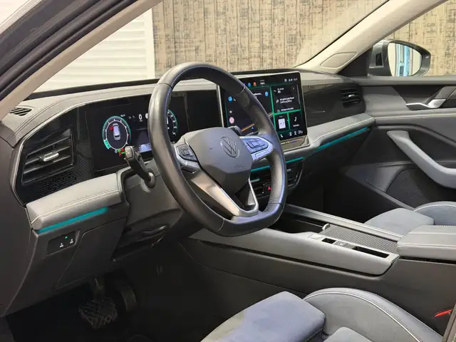Volkswagen Passat view 10