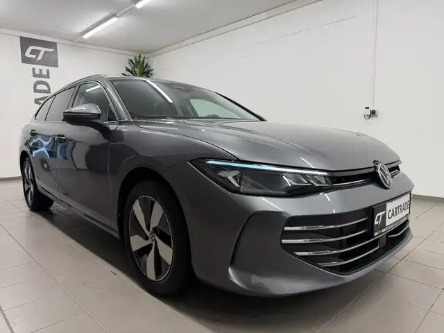 Volkswagen Passat view 5