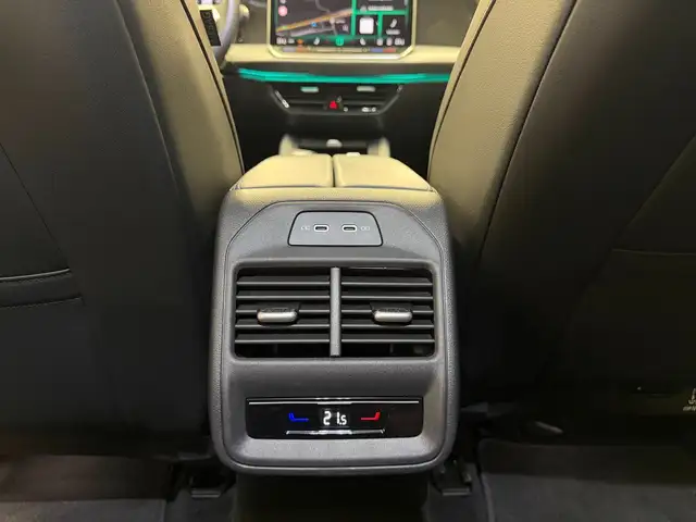 Volkswagen Passat view 11