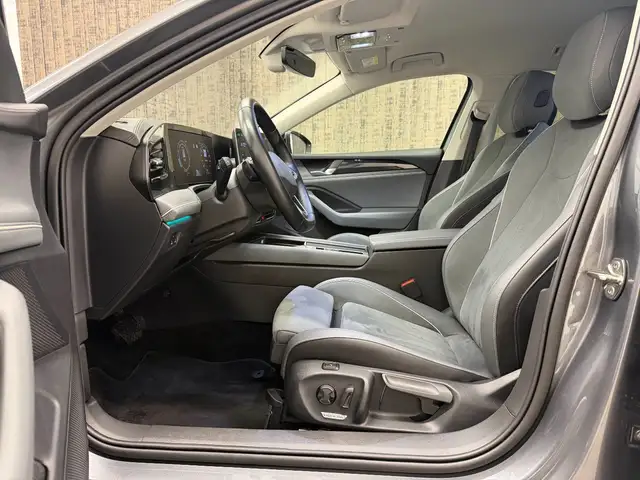Volkswagen Passat view 9