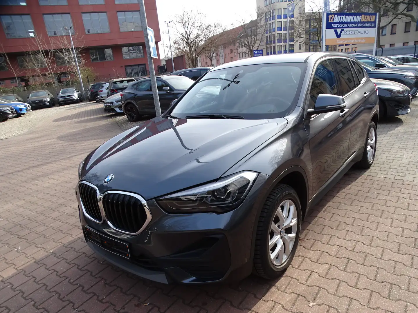 BMW X1 sDrive 18 i Advantage Steptronic Gris - 1