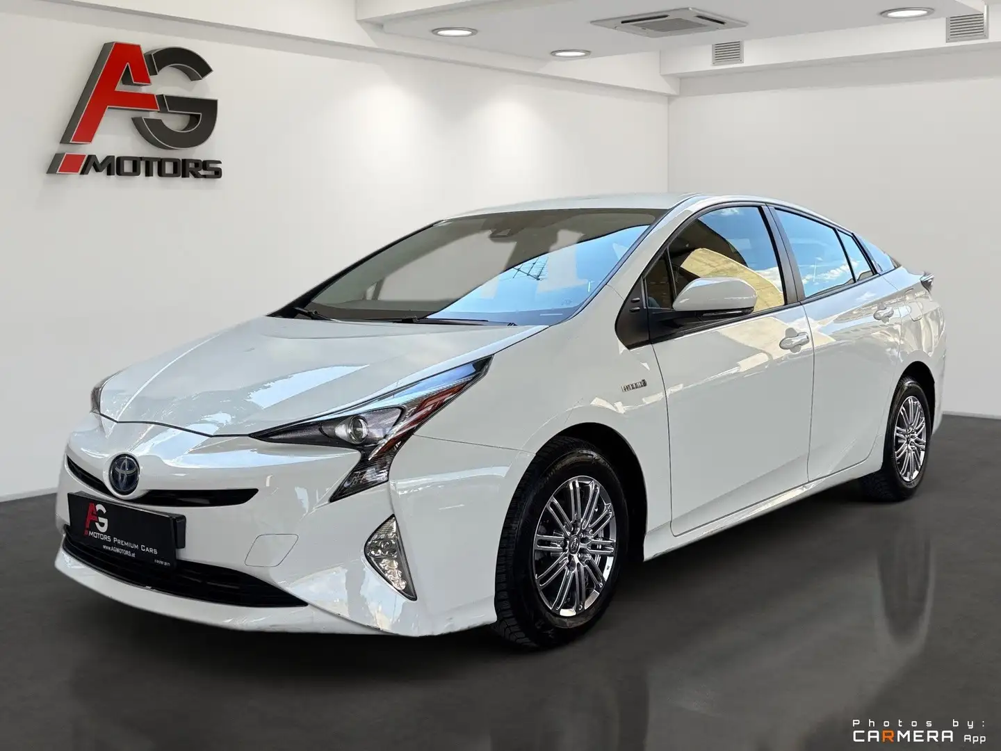 Toyota Prius 1,8 VVT-i Hybrid Active/Navi/Kamera/Spurhalt./1.B Bílá - 1