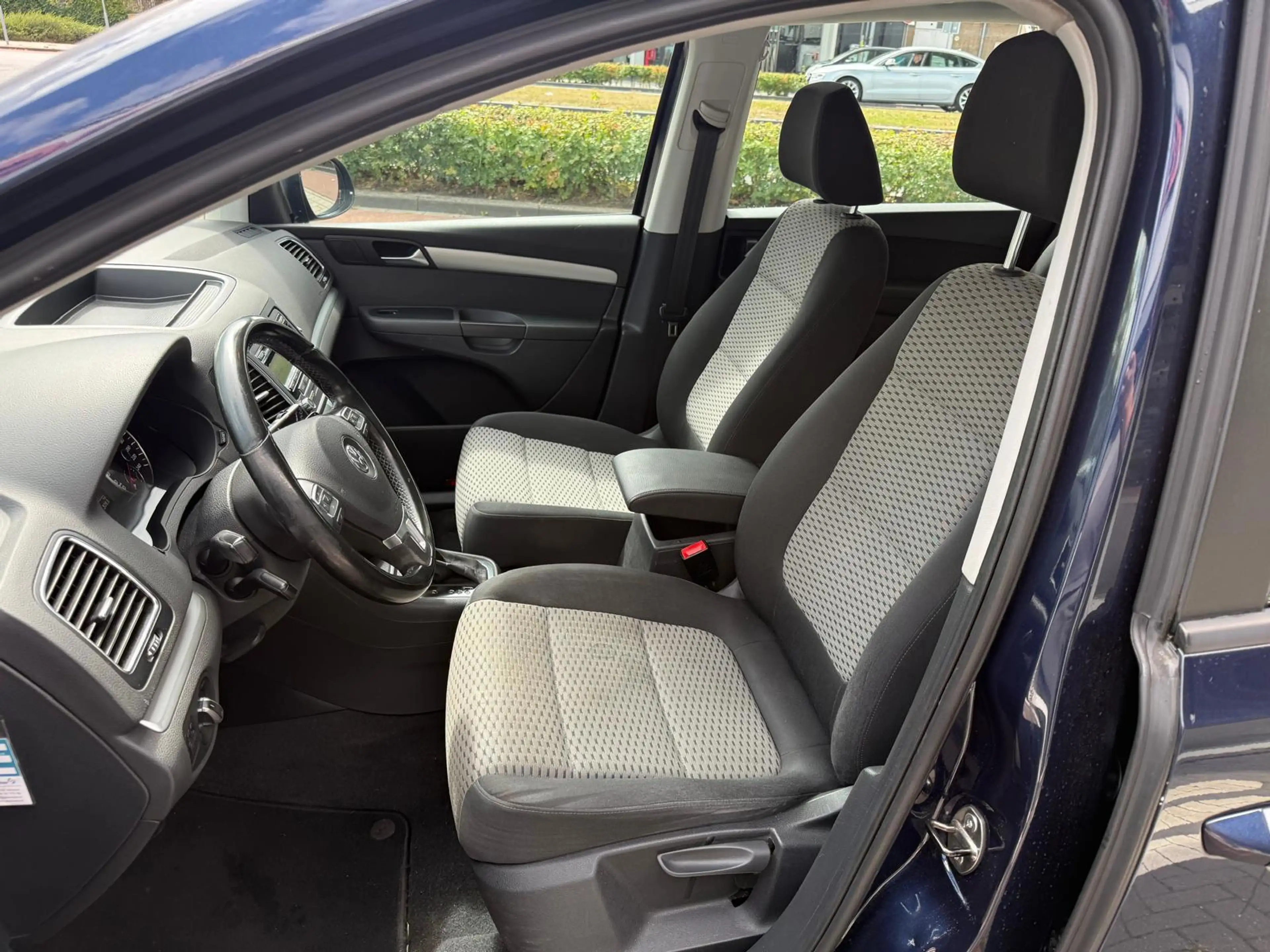 Volkswagen Sharan 1.4 TSI DSG Trendline — photo 15